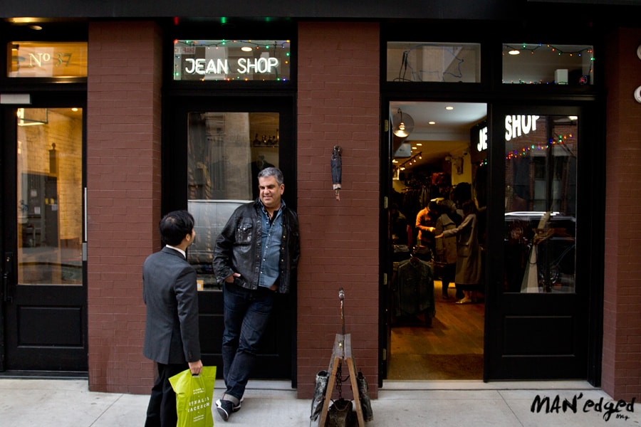 Eric Goldstein talking to tourist outside of Jean Shop NYC