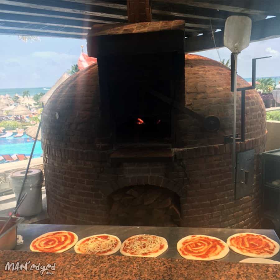 Pizza oven and pizzas