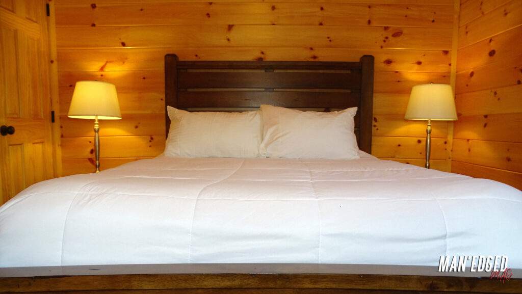 The queen sized bed in the upper lakeview cabin at Single Island Shores